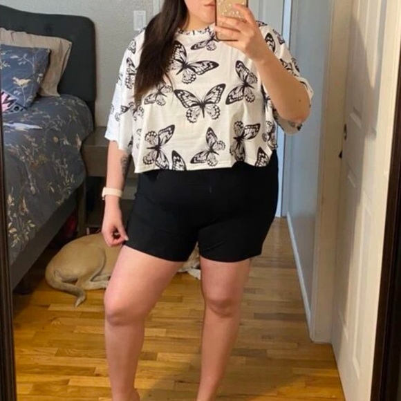 🦋 PLUS Crop Tee 🦋 - Picture 6 of 7